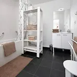 Le Clos Savignac 아파트 *